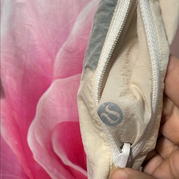 NWT - Lululemon Athletica Cream Athletic Shorts - Picture 6 of 7